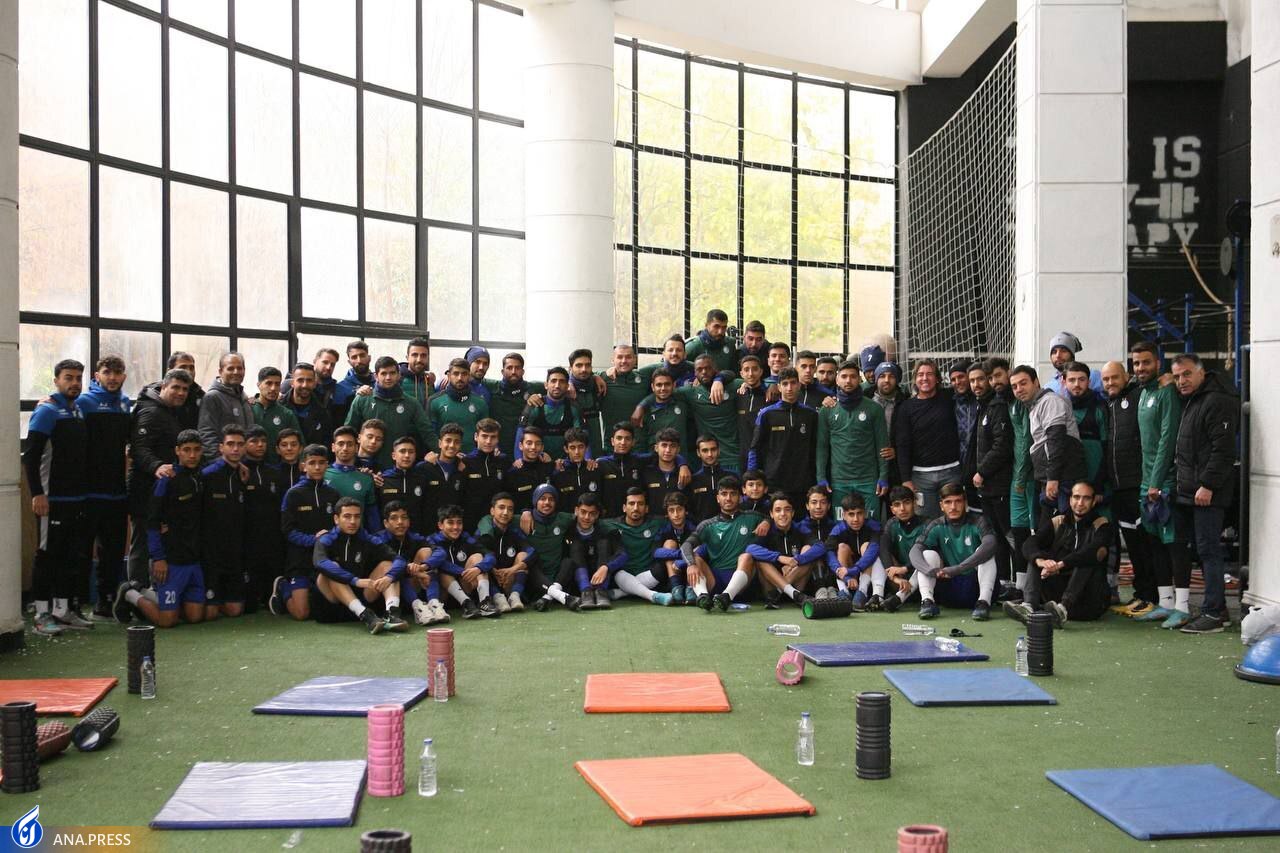 بازگشت حسینی و ادامه غیبت دو مصدوم/ برخورد گرم آقای گل سابق با استقلالی‌ها+عکس