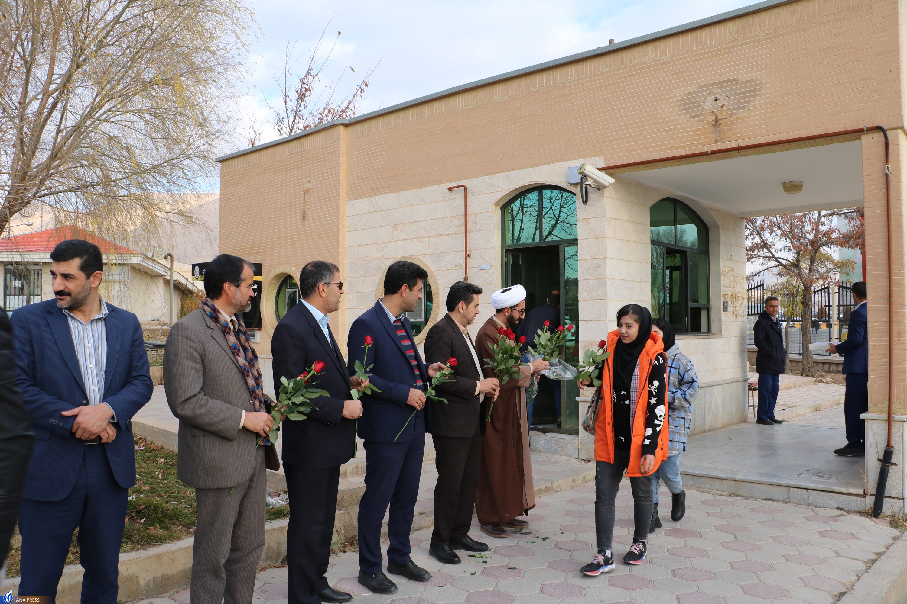 هیاهو در روز رونمایی از یک «بازمانده» و تعجب سلیمینمین از درخواست دانشجویان! هیاهو در روز رونمایی از یک «بازمانده» و تعجب سلیمینمین از درخواست دانشجویان!