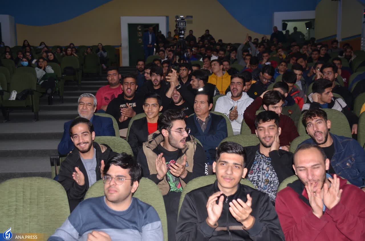 هیاهو در روز رونمایی از یک «بازمانده» و تعجب سلیمی‌نمین از درخواست دانشجویان!