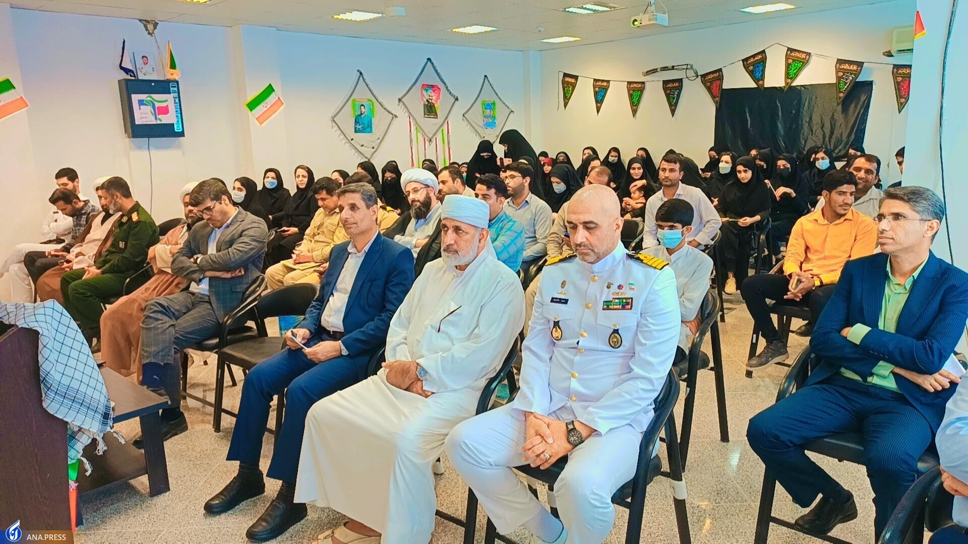 هیاهو در روز رونمایی از یک «بازمانده» و تعجب سلیمی‌نمین از درخواست دانشجویان + تصاویر