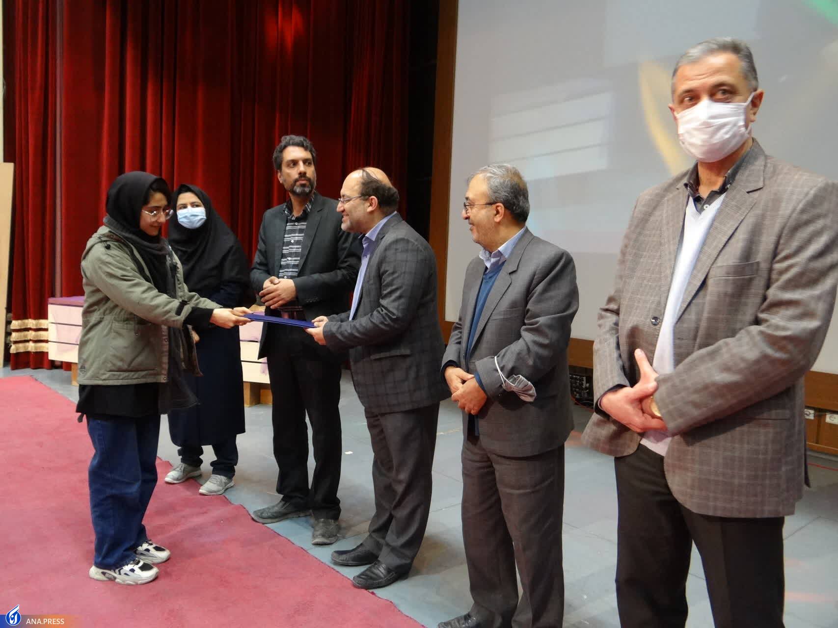 هیاهو در روز رونمایی از یک «بازمانده» و تعجب سلیمی‌نمین از درخواست دانشجویان + تصاویر