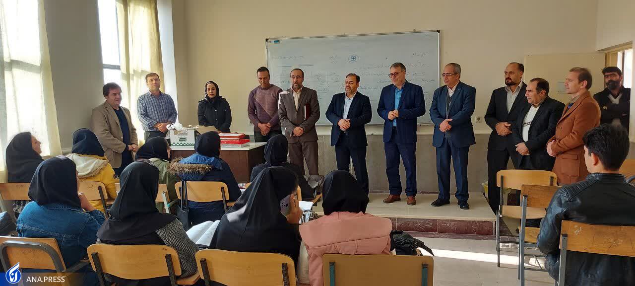 هیاهو در روز رونمایی از یک «بازمانده» و تعجب سلیمی‌نمین از درخواست دانشجویان + تصاویر