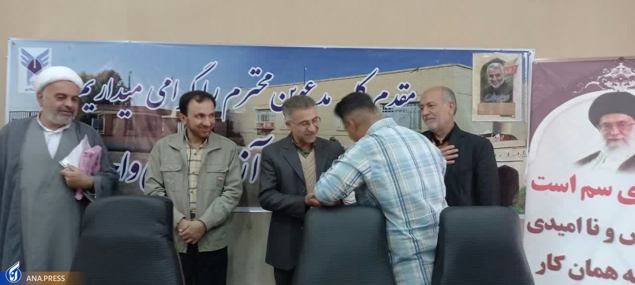 هیاهو در روز رونمایی از یک «بازمانده» و تعجب سلیمی‌نمین از درخواست دانشجویان + تصاویر