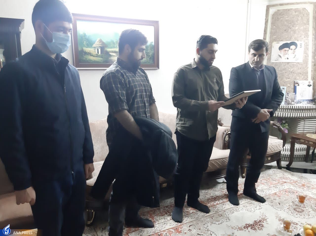 هیاهو در روز رونمایی از یک «بازمانده» و تعجب سلیمی‌نمین از درخواست دانشجویان + تصاویر