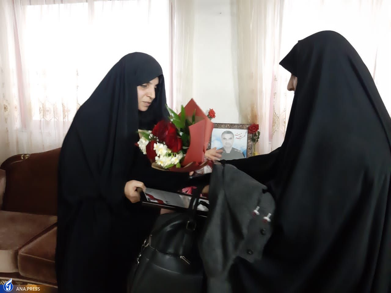 هیاهو در روز رونمایی از یک «بازمانده» و تعجب سلیمی‌نمین از درخواست دانشجویان + تصاویر