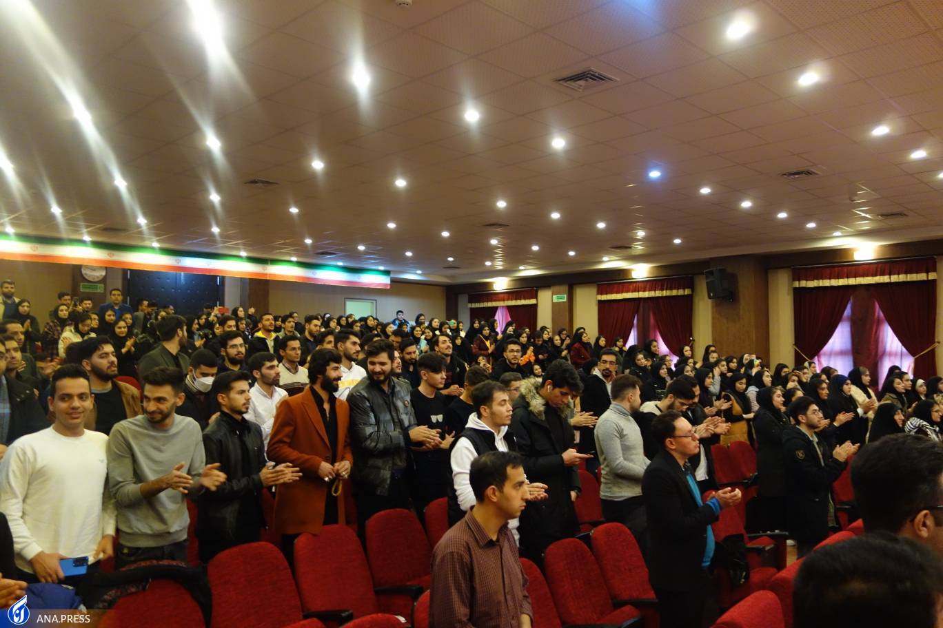 دانشگاه بهترین محیط برای تضارب آرا، ابراز عقاید و تعامل افکار دانشگاه بهترین محیط برای تضارب آرا، ابراز عقاید و تعامل افکار