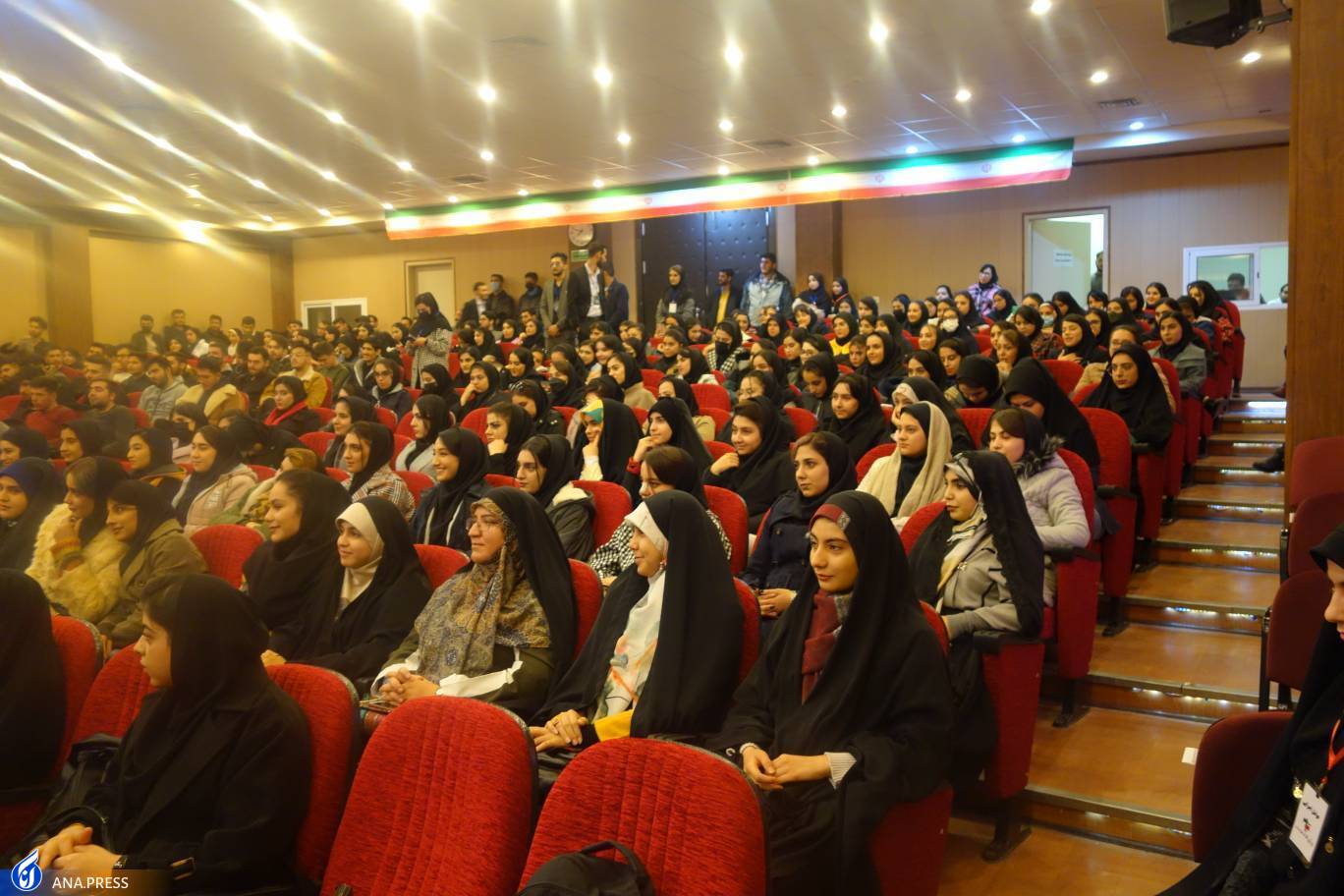 دانشگاه بهترین محیط برای تضارب آرا، ابراز عقاید و تعامل افکار