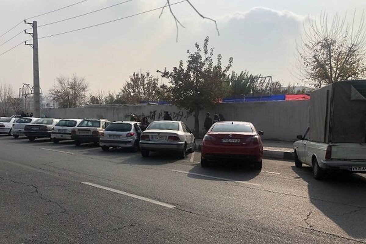 پارکینگ حاشیه‌ای در محدوده بازارگل شهید محلاتی ایجاد شد