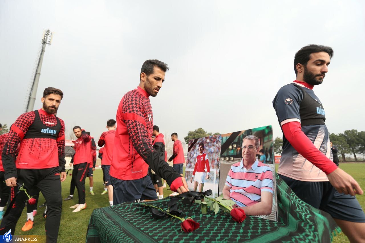 ادای احترام پرسپولیسیها به دو پیشکسوت فقید فوتبال+تصاویر ادای احترام پرسپولیسیها به دو پیشکسوت فقید فوتبال+تصاویر