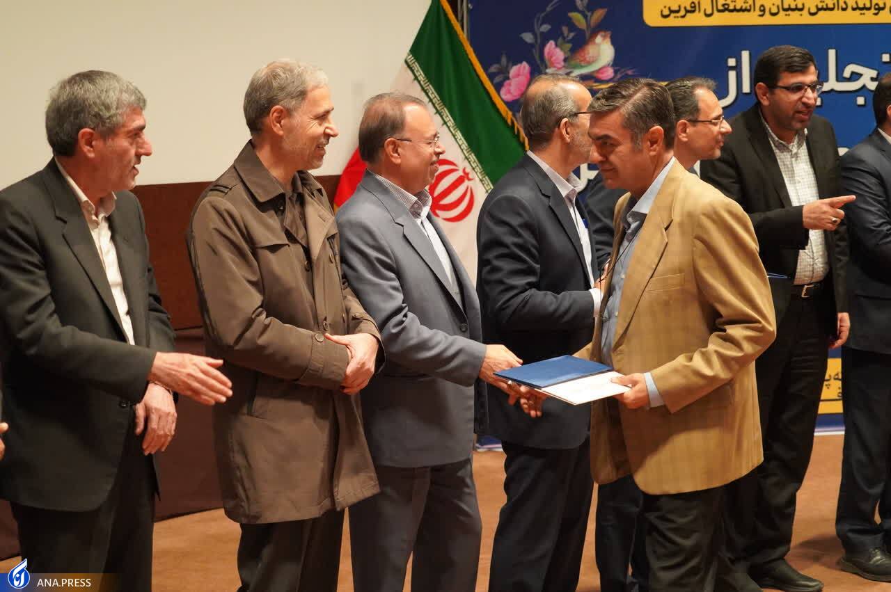 تجلیل از ۴ استاد پژوهشگر برتر دانشگاه آزاد اسلامی فارس تجلیل از ۴ استاد پژوهشگر برتر دانشگاه آزاد اسلامی فارس