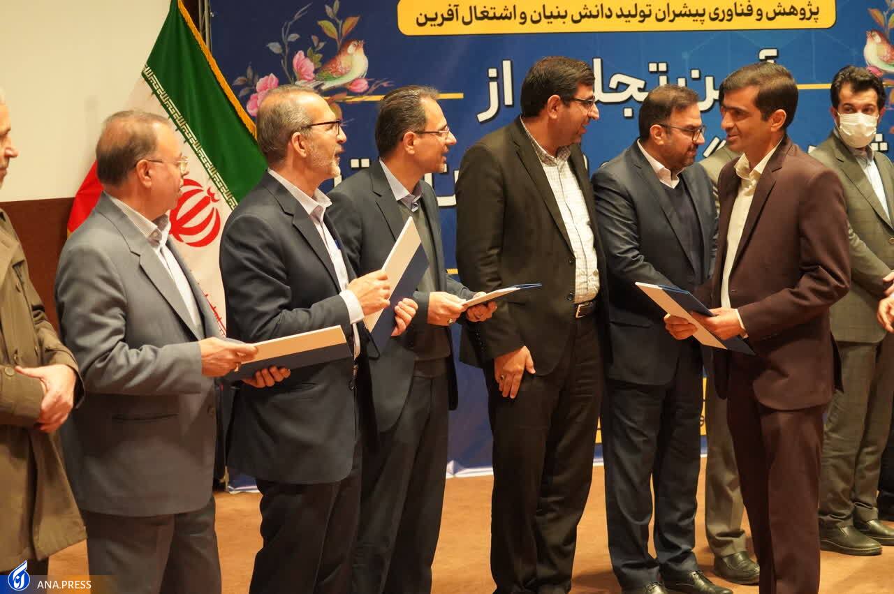 تجلیل از ۴ استاد پژوهشگر برتر دانشگاه آزاد اسلامی فارس تجلیل از ۴ استاد پژوهشگر برتر دانشگاه آزاد اسلامی فارس