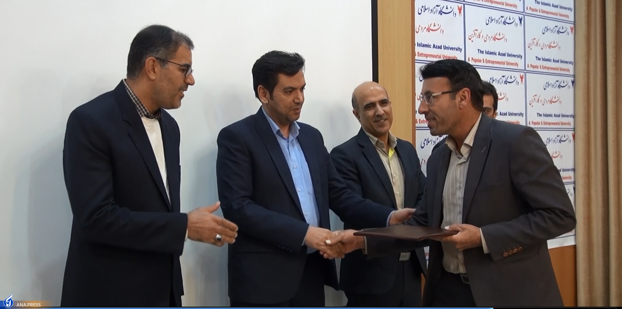 تجلیل از ۲۸ پژوهشگر در دانشگاه آزاد شهرکرد تجلیل از ۲۸ پژوهشگر در دانشگاه آزاد شهرکرد