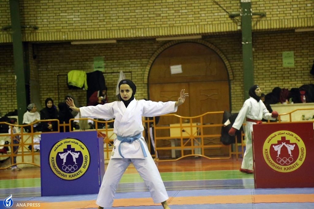 دانشگاه آزاد کرمانشاه قهرمان مسابقات کشوری کاراته بانوان شد