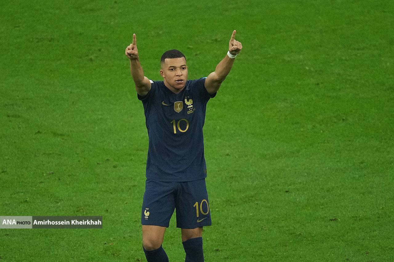 مشت های گره کرده امباپه بعد از دو بار گلزنی+تصاویر مشت های گره کرده امباپه بعد از دو بار گلزنی+تصاویر