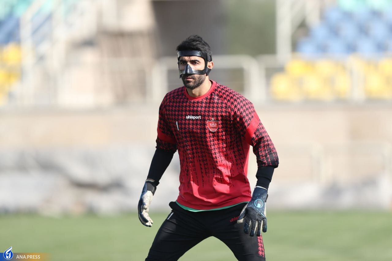 مرور آخرین نکات قبل از دربی در روز غیبت مهاجمان خارجی و حضور بیرانوند با ماسک محافظ مرور آخرین نکات قبل از دربی در روز غیبت مهاجمان خارجی و حضور بیرانوند با ماسک محافظ