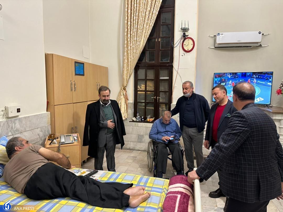 درویش تماشاگر دربی در کنار استقلالیها و پرسپولیسیها+تصاویر درویش تماشاگر دربی در کنار استقلالیها و پرسپولیسیها+تصاویر