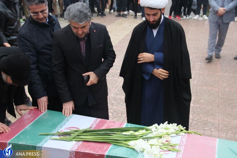 وداع عاشقانه با شهید گمنام در واحد آیت اله آملی وداع عاشقانه با شهید گمنام در واحد آیت اله آملی