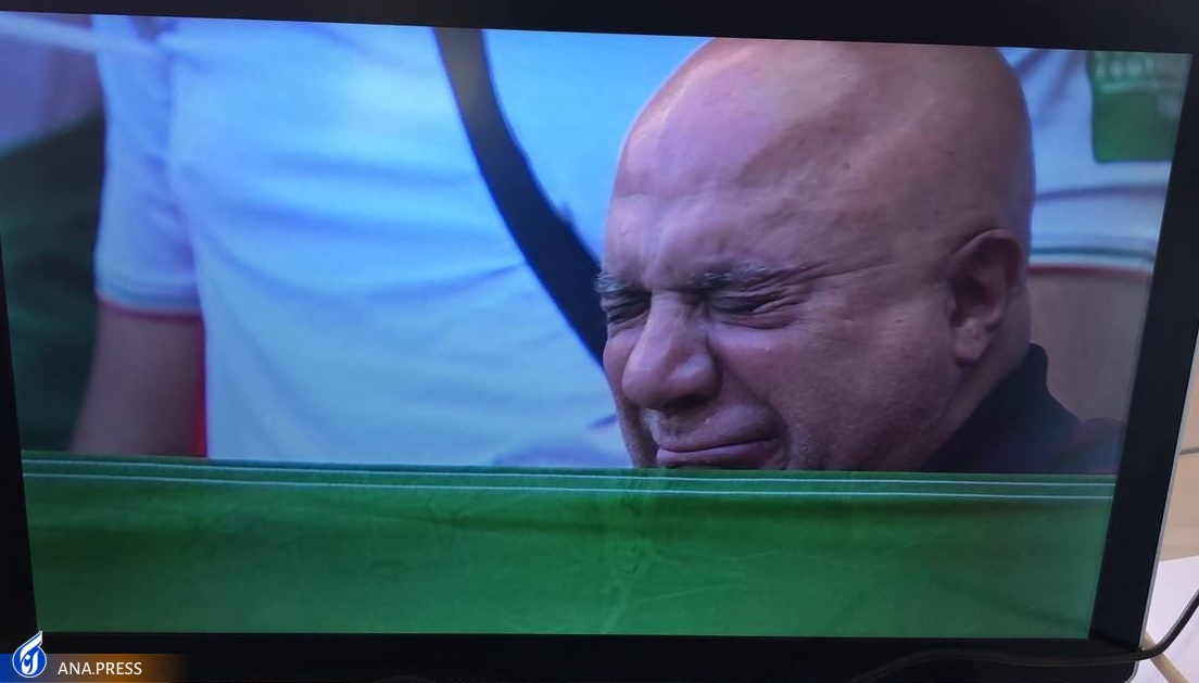 برخورد گرم کی روش با سرمربی ولز/ اشک های هواداران هنگام پخش سرود ایران برخورد گرم کی روش با سرمربی ولز/ اشک های هواداران هنگام پخش سرود ایران