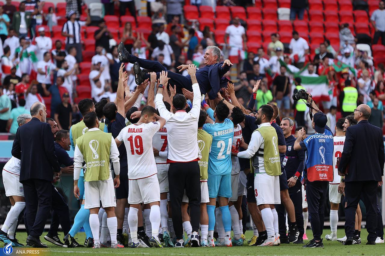 وقتی بازیکنان کی روش را به هوا انداختند+ تصاویر وقتی بازیکنان کی روش را به هوا انداختند+ تصاویر