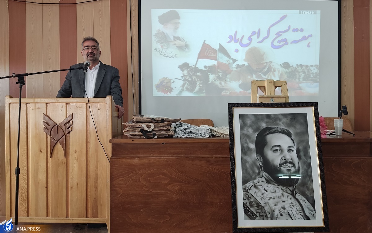 تجلیل از خانواده شهید مدافع امنیت و بسیجیان دانشگاههای کاشمر تجلیل از خانواده شهید مدافع امنیت و بسیجیان دانشگاههای کاشمر