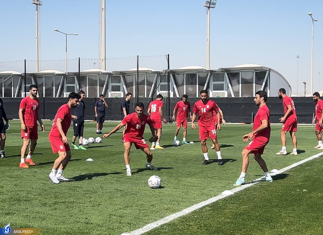 حضور عکاس و خبرنگار آمریکایی در تمرین تیم ملی ایران+ فیلم حضور عکاس و خبرنگار آمریکایی در تمرین تیم ملی ایران+ فیلم