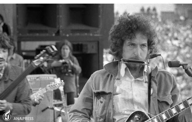 چرا جایزه نوبل ادبیات اینقدر بحث‌برانگیز است؟