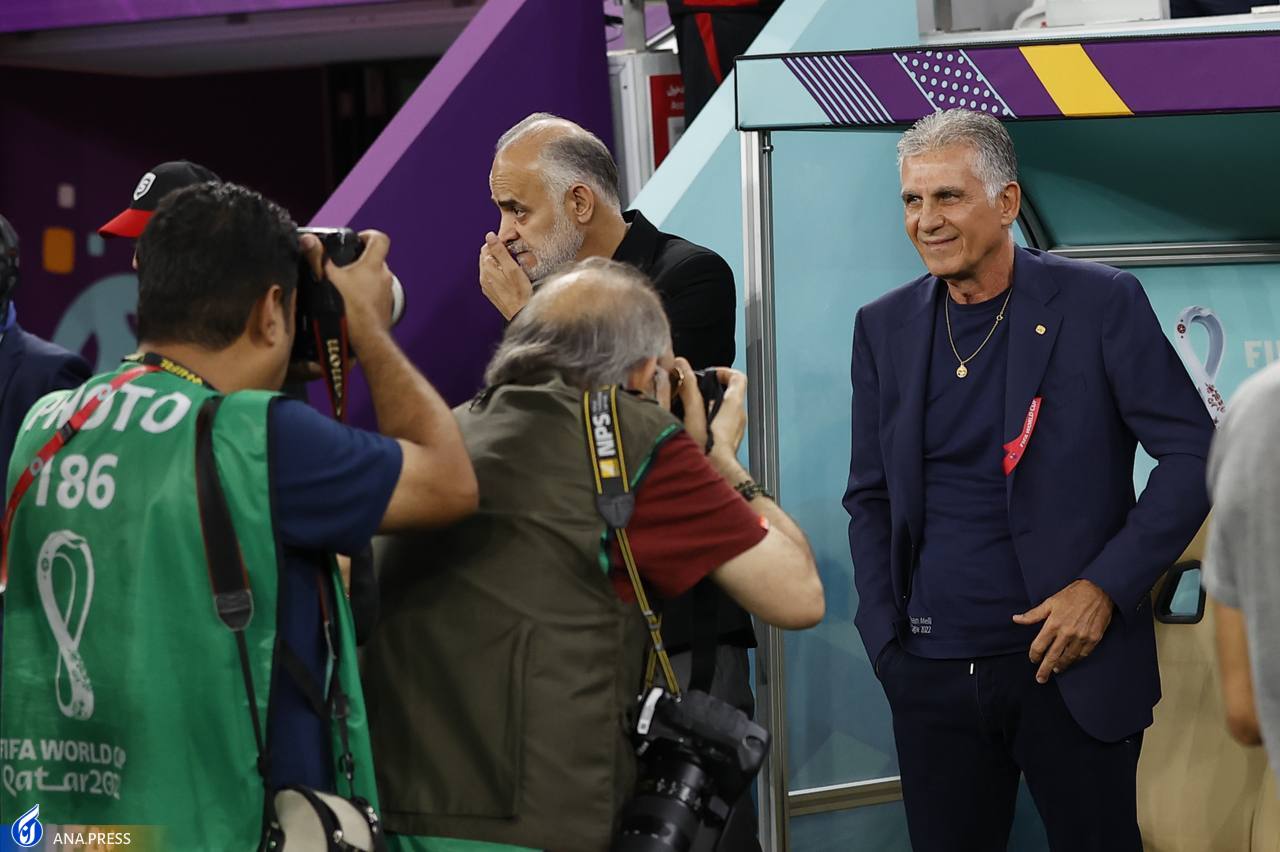 خوش و بش بازیکنان با آمریکاییها و ژست خنده کیروش مقابل دوربینها خوش و بش بازیکنان با آمریکاییها و ژست خنده کیروش مقابل دوربینها