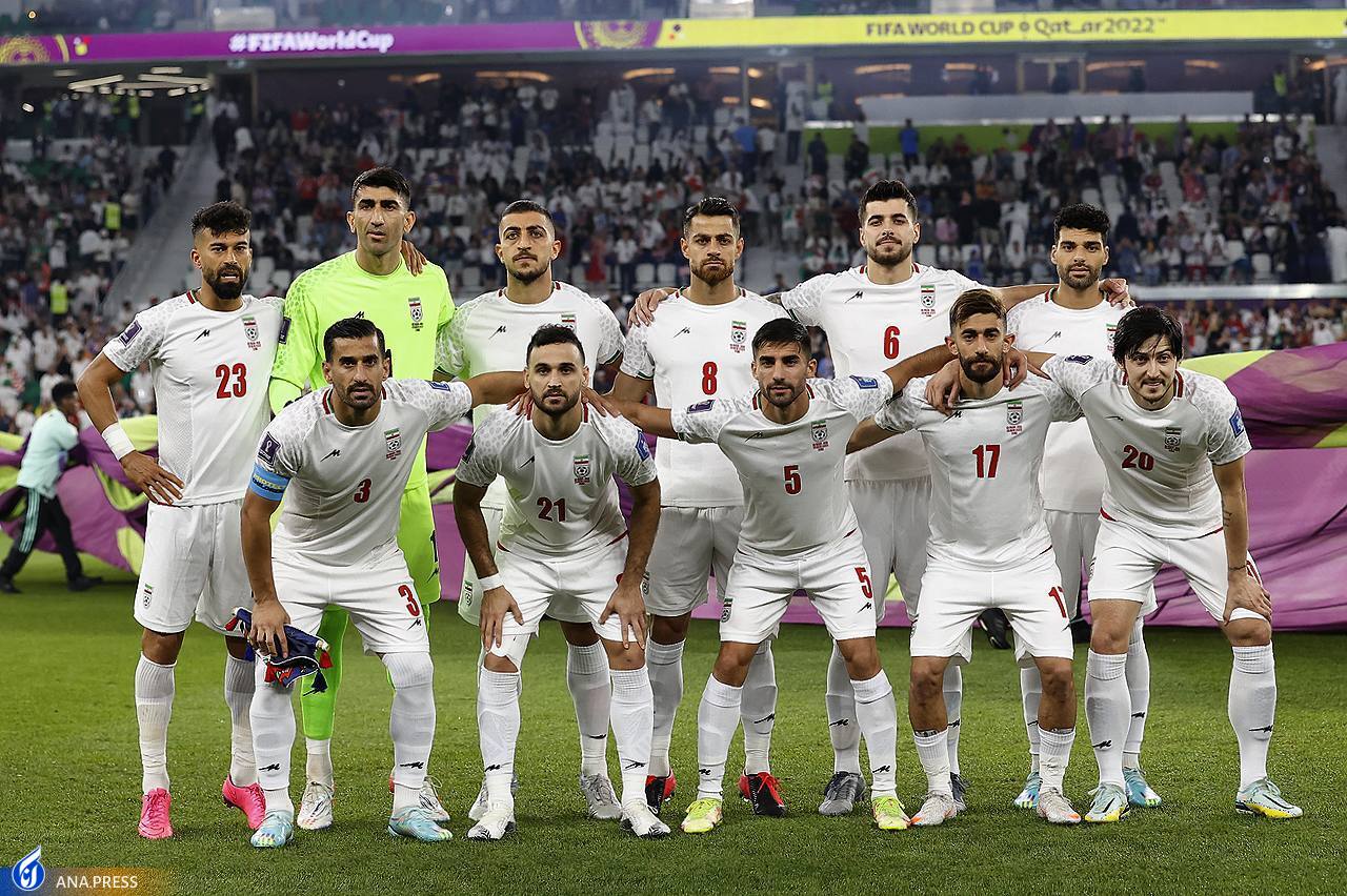 خوش و بش بازیکنان با آمریکاییها و ژست خنده کیروش مقابل دوربینها خوش و بش بازیکنان با آمریکاییها و ژست خنده کیروش مقابل دوربینها