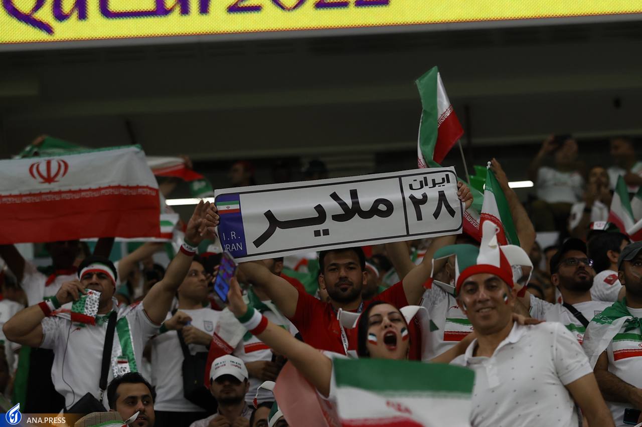 خوش و بش بازیکنان با آمریکاییها و ژست خنده کیروش مقابل دوربینها خوش و بش بازیکنان با آمریکاییها و ژست خنده کیروش مقابل دوربینها