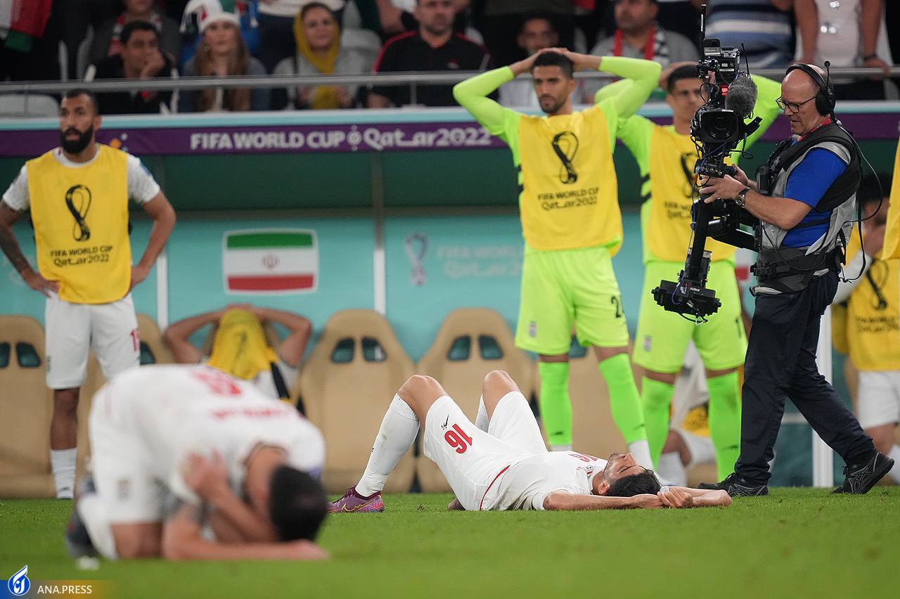 گریه‌های بی‌امان بازیکنان در زمین مسابقه+ تصاویر