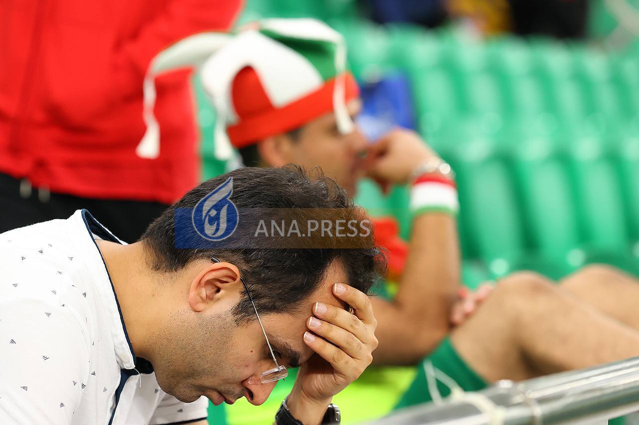 اشک، بغض و حسرت هواداران در روز به زانو درآمدن یوزهای ایرانی + عکس اشک، بغض و حسرت هواداران در روز به زانو درآمدن یوزهای ایرانی + عکس