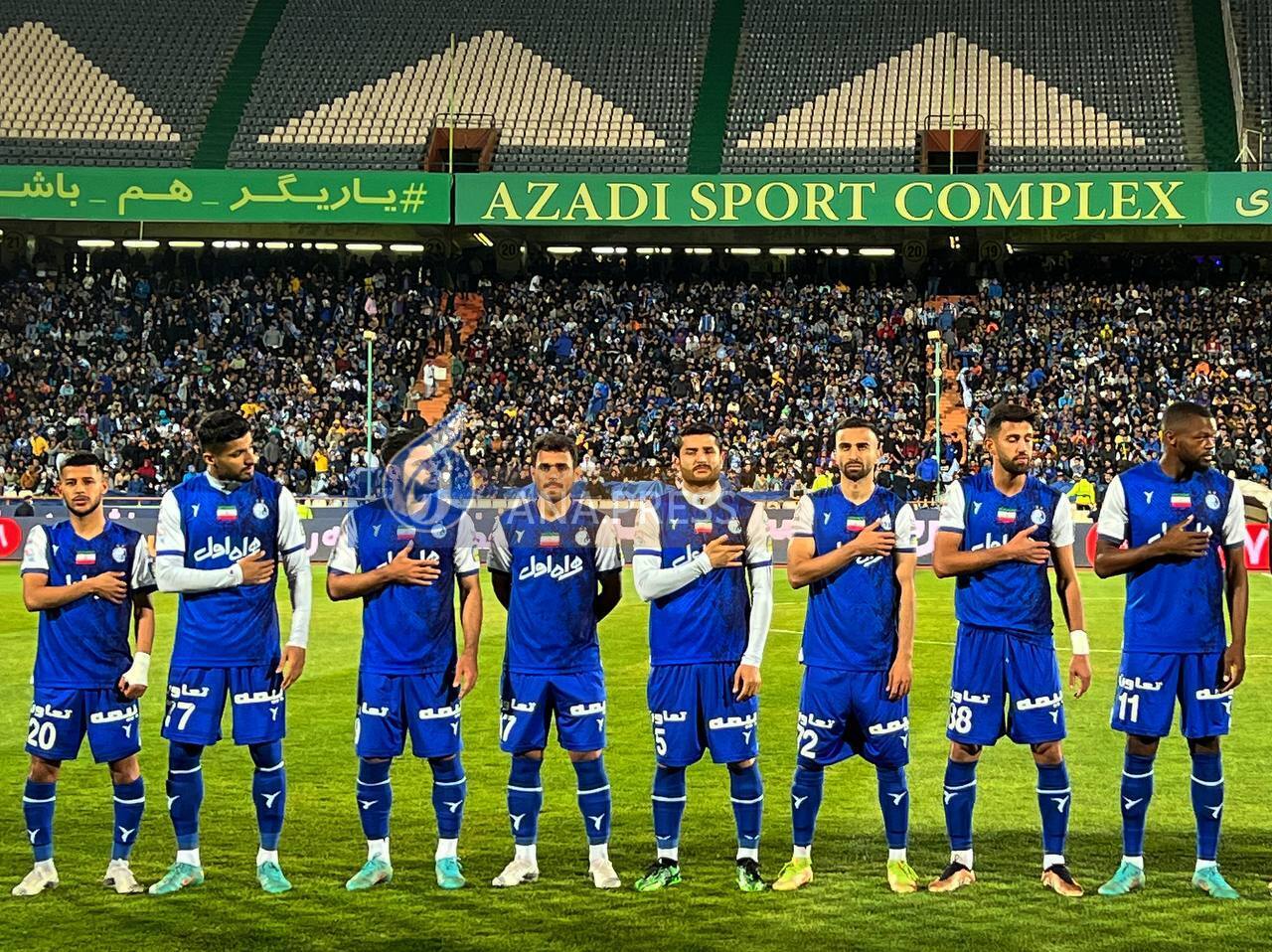 حرکت اعتراضی بازیکنان استقلال علیه حامی مالی+ عکس حرکت اعتراضی بازیکنان استقلال علیه حامی مالی+ عکس