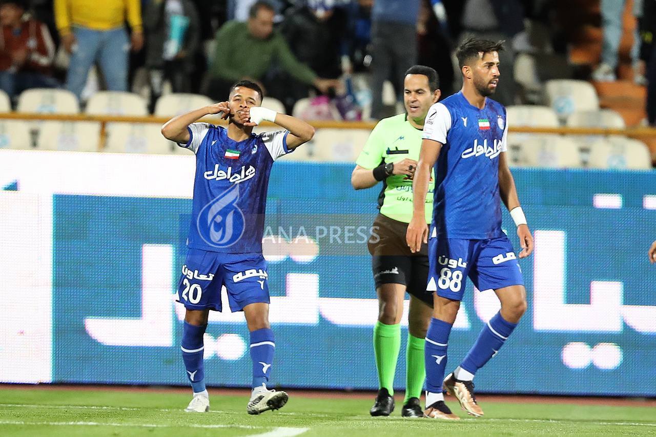 کنایه معنی دار ستاره استقلال به قلعه نویی بود؟+عکس کنایه معنی دار ستاره استقلال به قلعه نویی بود؟+عکس