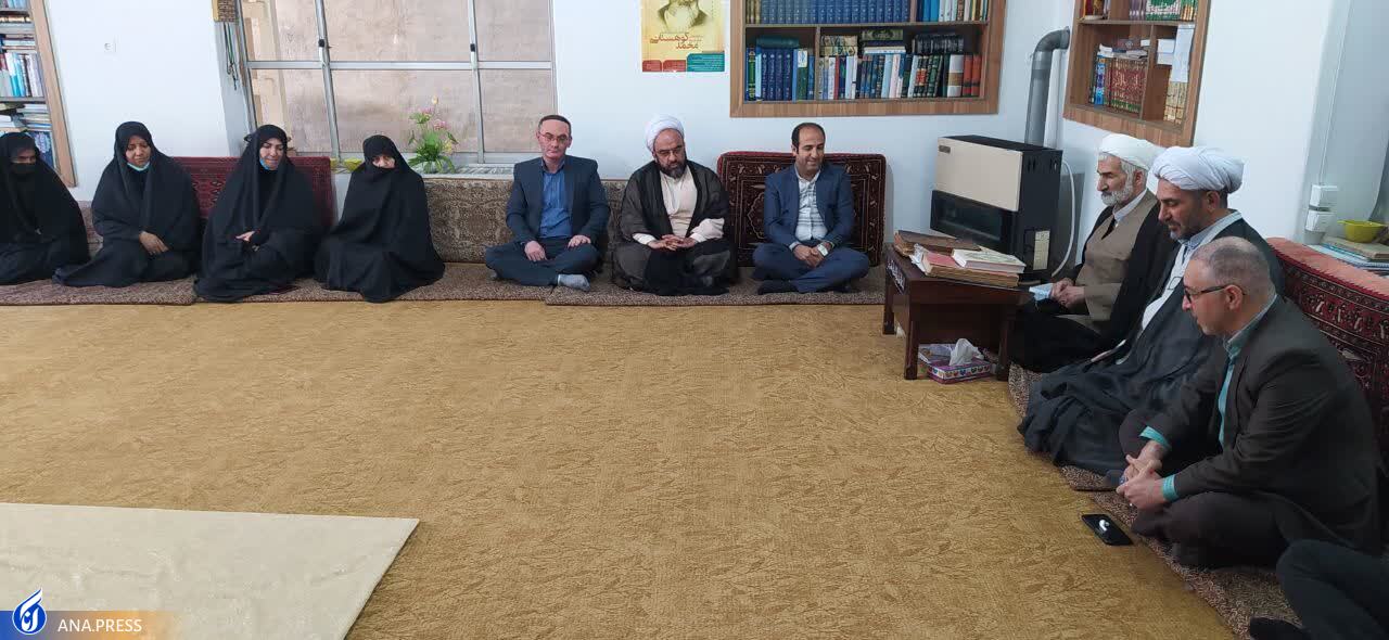 نقش دانشگاهها در تحقق شعار سال بسیار مهم و حیاتی است نقش دانشگاهها در تحقق شعار سال بسیار مهم و حیاتی است