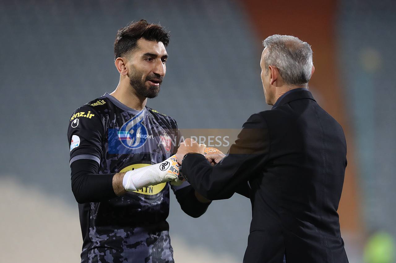 خوشحالی جالب بیرانوند در کنار گل محمدی+ تصاویر