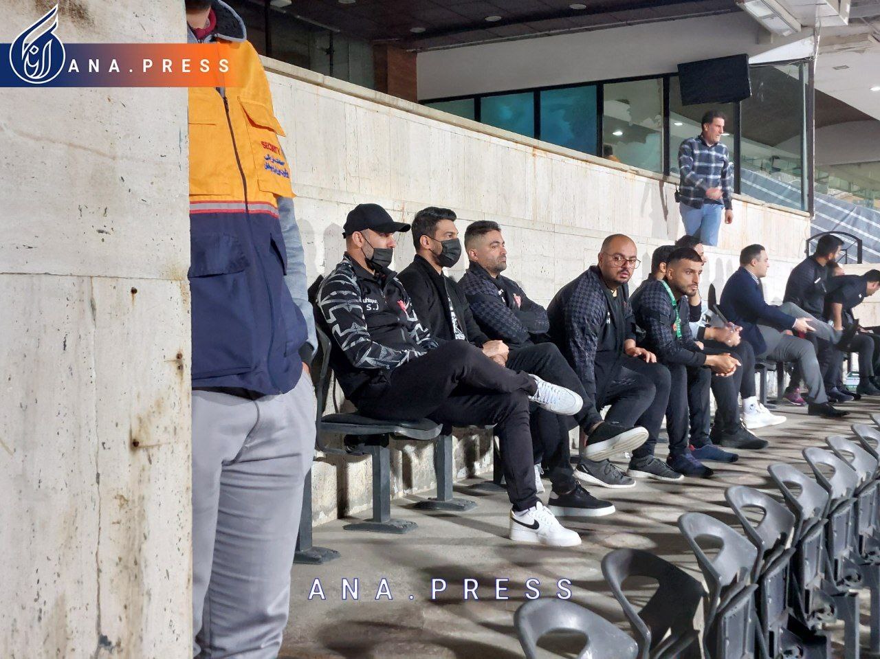 اعتراض یحیی به سرخپوشان/ قلعهنویی تماشاگر بازی شد+فیلم و عکس اعتراض یحیی به سرخپوشان/ قلعهنویی تماشاگر بازی شد+فیلم و عکس