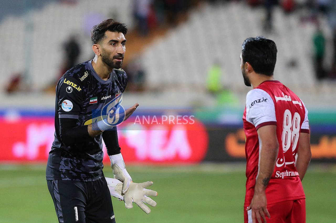 جر و بحث دو بازیکن پرسپولیس بعد از پیروزی ۳ گله در ورزشگاه آزادی+تصاویر جر و بحث دو بازیکن پرسپولیس بعد از پیروزی ۳ گله در ورزشگاه آزادی+تصاویر