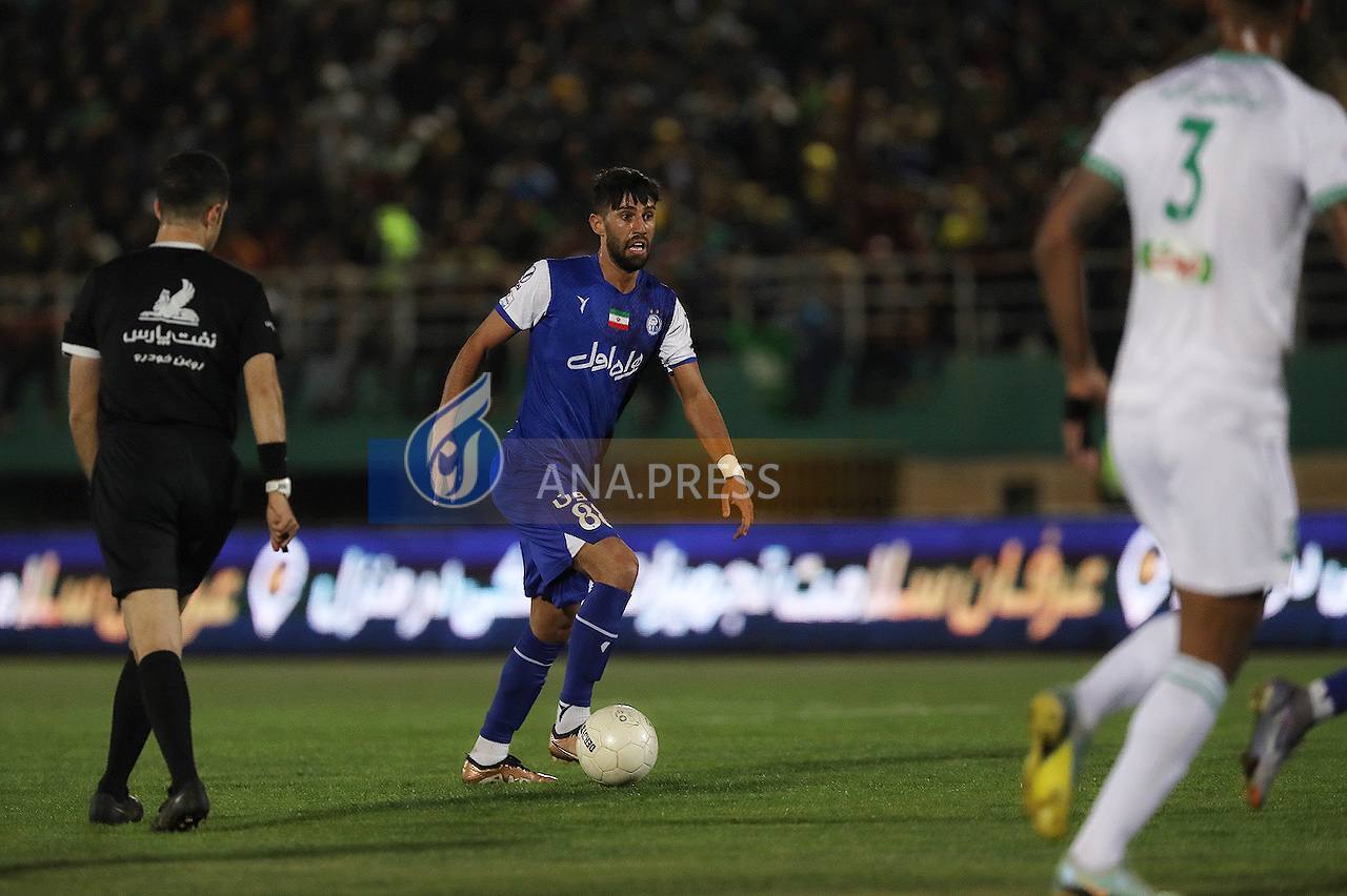 حسرت هافبک استقلال از توپی که بجای تور، تیر دروازه را لمس کرد+تصاویر حسرت هافبک استقلال از توپی که بجای تور، تیر دروازه را لمس کرد+تصاویر