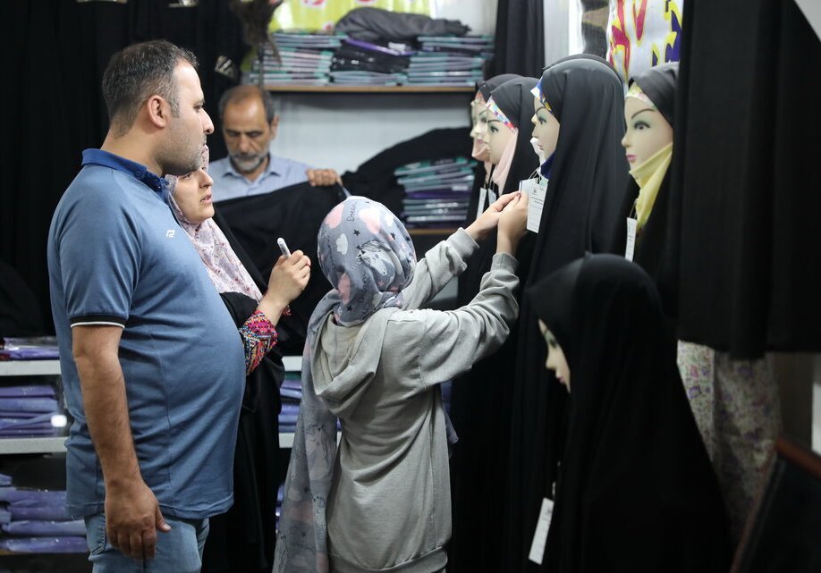 زینب دولتی مدیرعامل انجمن تولیدکنندگان محصولات حجاب در نمایشگاه قرآن د زینب دولتی مدیرعامل انجمن تولیدکنندگان محصولات حجاب در نمایشگاه قرآن د