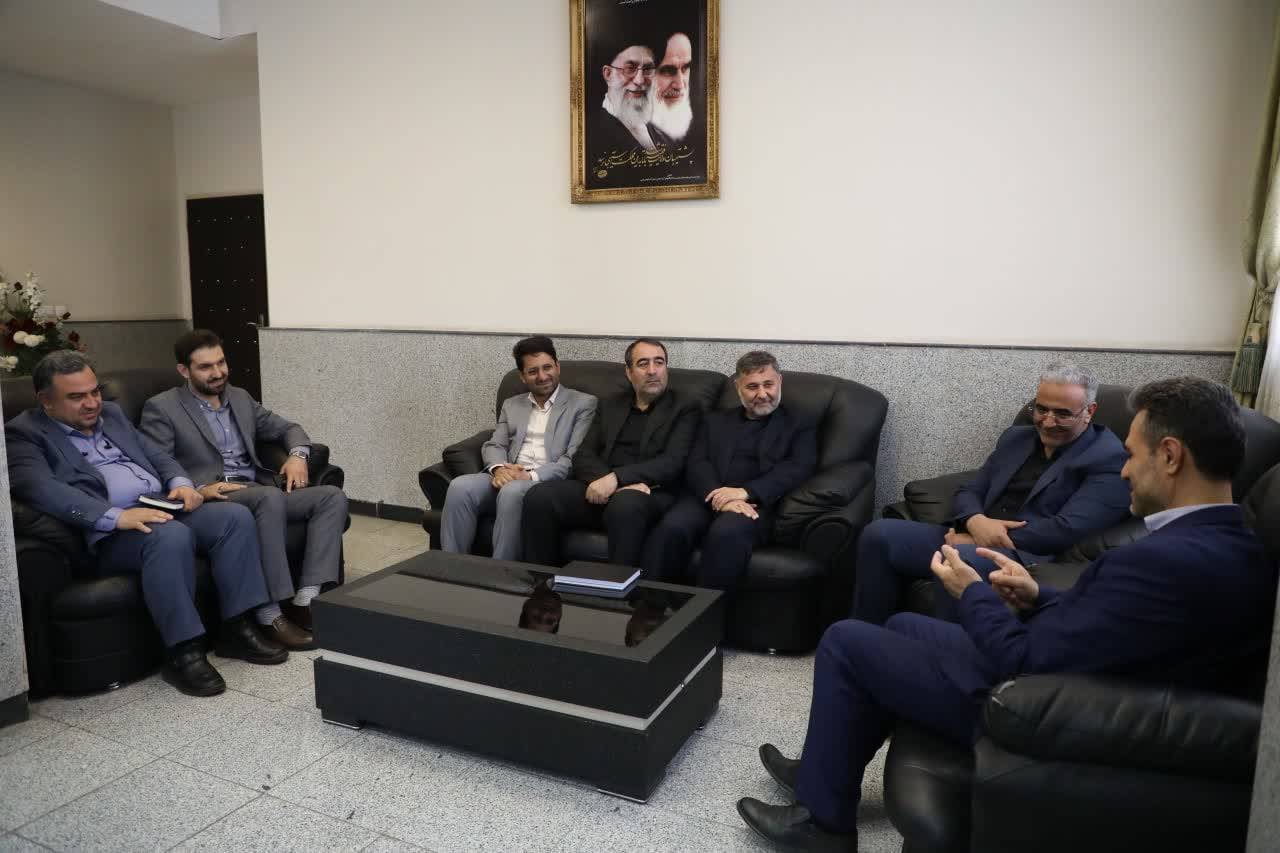 لزوم همافزایی و ارتباط دانشگاه با سایر نهادها در راستای حل مسائل لزوم همافزایی و ارتباط دانشگاه با سایر نهادها در راستای حل مسائل