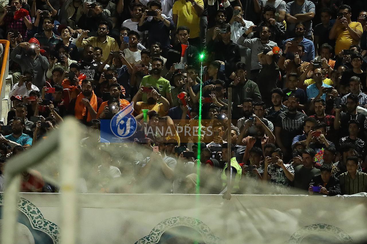 لیزر بارون هواداران روی چشمان مدافع گرجی پرسپولیس+ عکس لیزر بارون هواداران روی چشمان مدافع گرجی پرسپولیس+ عکس