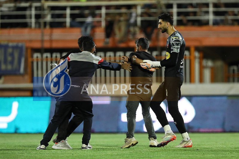 خوش رفتاری بیرانوند با یک جیمی جامپ+ تصاویر