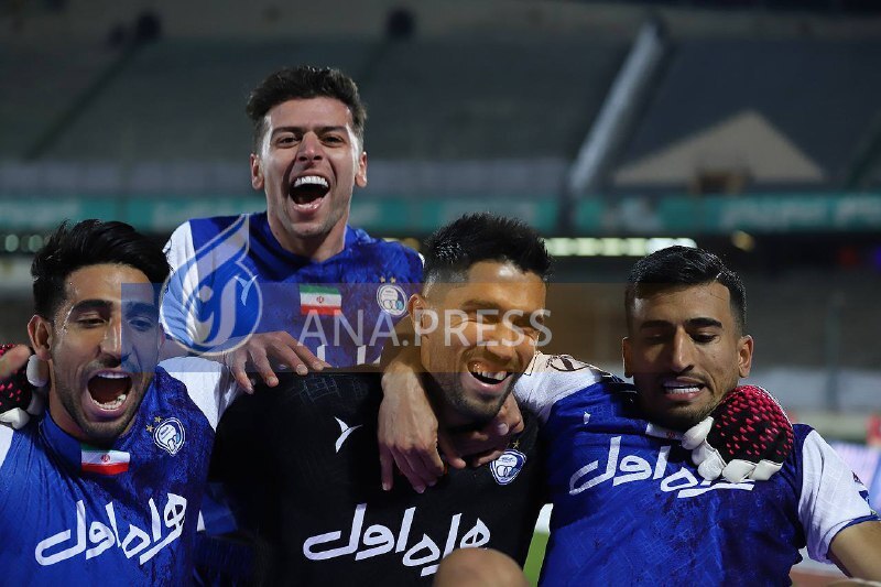 خوشحالی عجیب بازیکنان و کادرفنی استقلال پس از طلسم‌شکنی در گشودن دروازه هوادار+ تصاویر