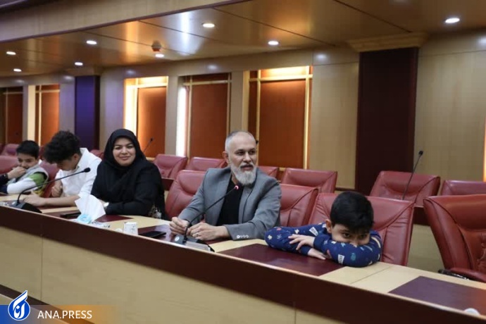 دیدار صمیمانه وزیر علوم با فرزندان شهدای وزارت علوم دیدار صمیمانه وزیر علوم با فرزندان شهدای وزارت علوم