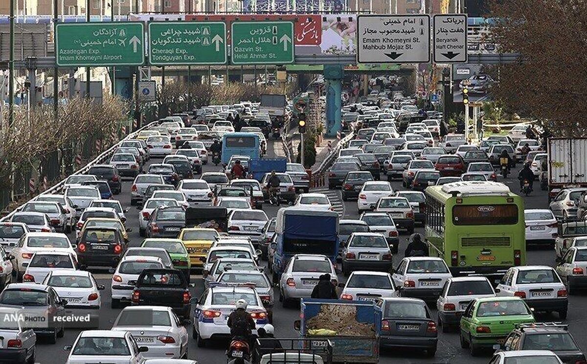 ترافیک در معابر اصلی و فرعی شهر تهران