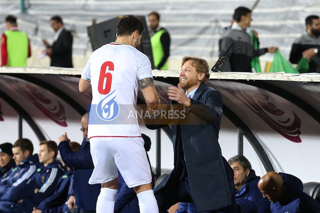 زنده شدن خاطرات عزت اللهی در روسیه با دیدن او در ورزشگاه آزادی+تصاویر زنده شدن خاطرات عزت اللهی در روسیه با دیدن او در ورزشگاه آزادی+تصاویر
