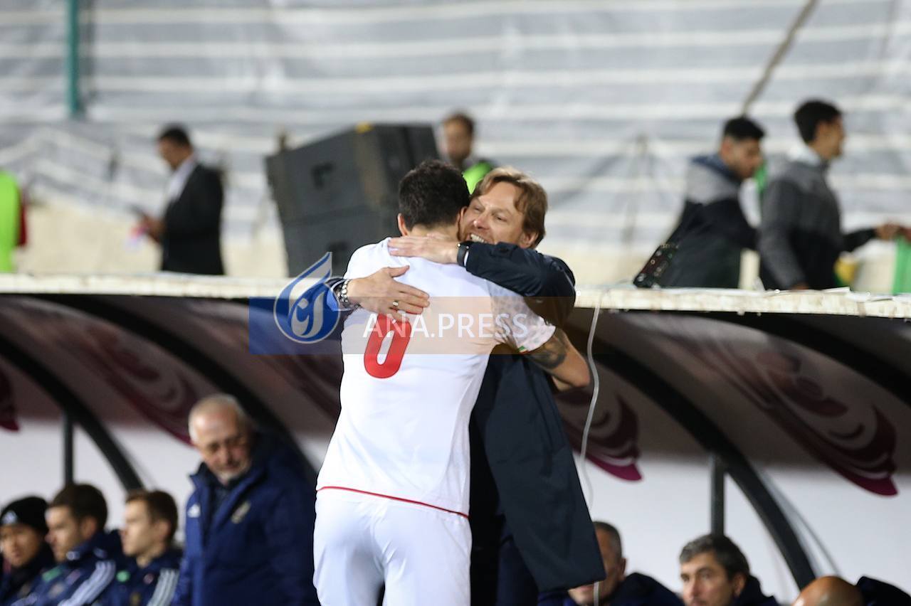 زنده شدن خاطرات عزت اللهی در روسیه با دیدن او در ورزشگاه آزادی+تصاویر زنده شدن خاطرات عزت اللهی در روسیه با دیدن او در ورزشگاه آزادی+تصاویر