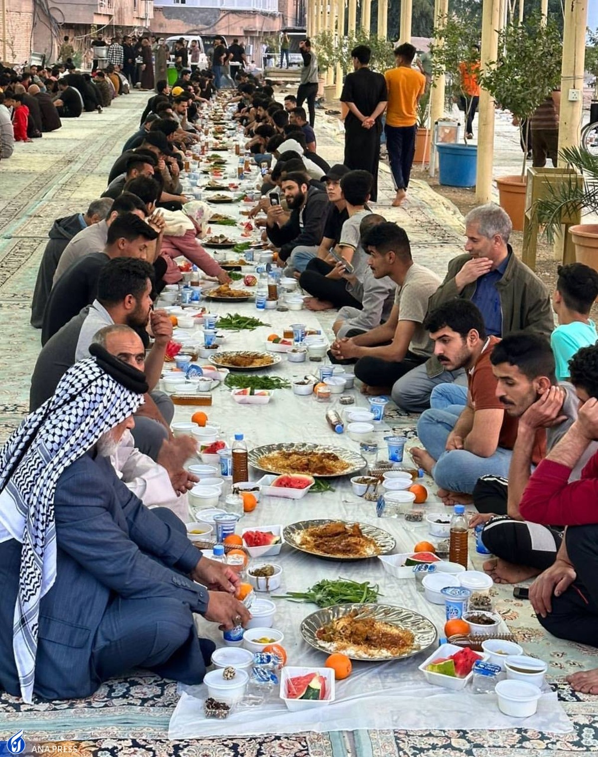 توزیع روزانه ۲ هزار بسته افطاری در حرم سامرا+ فیلم