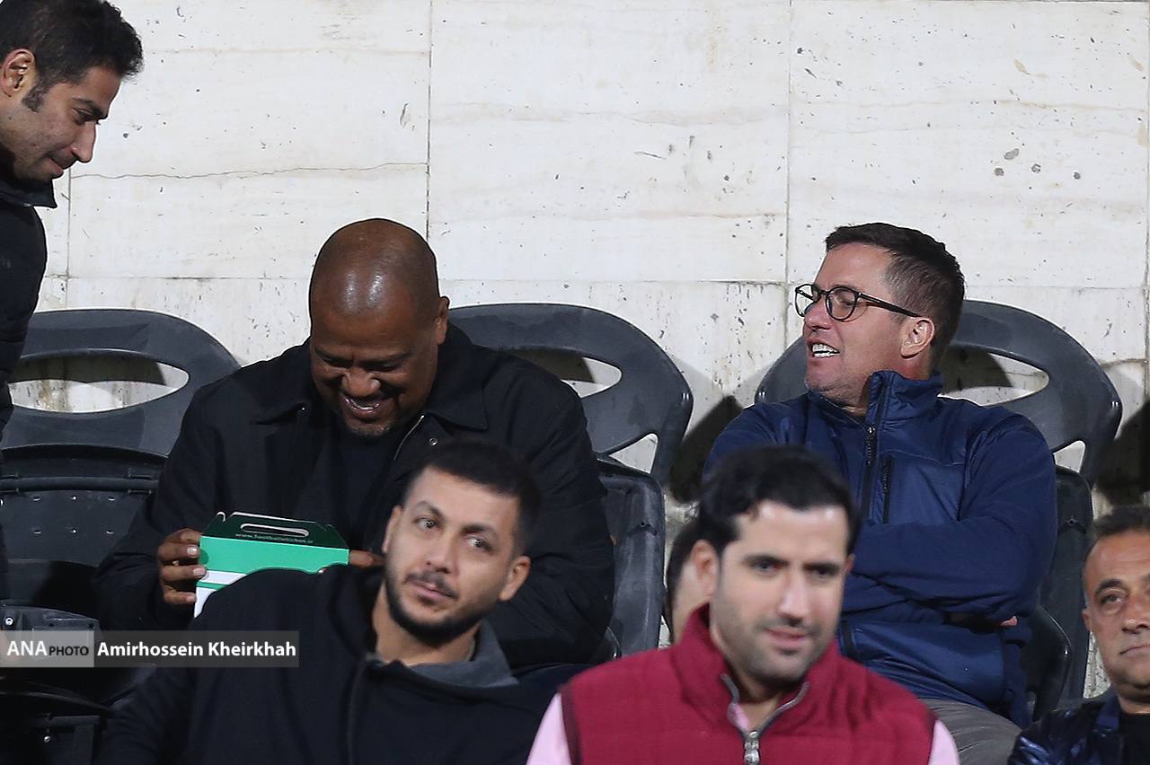 تعجب و خنده مربیان خارجی پرسپولیس از پک های مخصوص جایگاه ویژه+ عکس تعجب و خنده مربیان خارجی پرسپولیس از پک های مخصوص جایگاه ویژه+ عکس