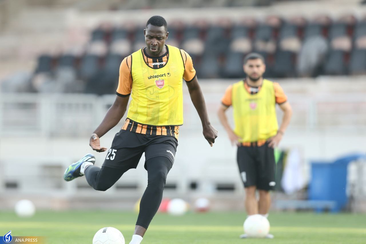 برگزاری تمرین یک ساعته پرسپولیس در غیاب ملی پوشان و پیروانی+عکس برگزاری تمرین یک ساعته پرسپولیس در غیاب ملی پوشان و پیروانی+عکس